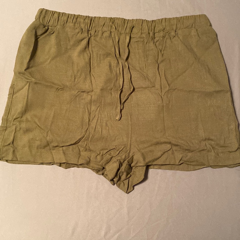 Forever 21, women’s medium olive green shorts